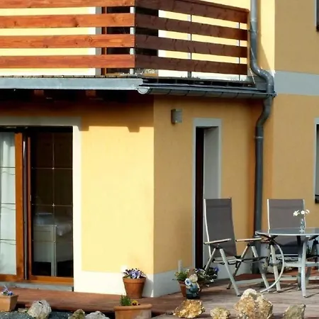 Apartment Sonnige Ferienwohnung In Mit Eigener Terrasse Bad Elster